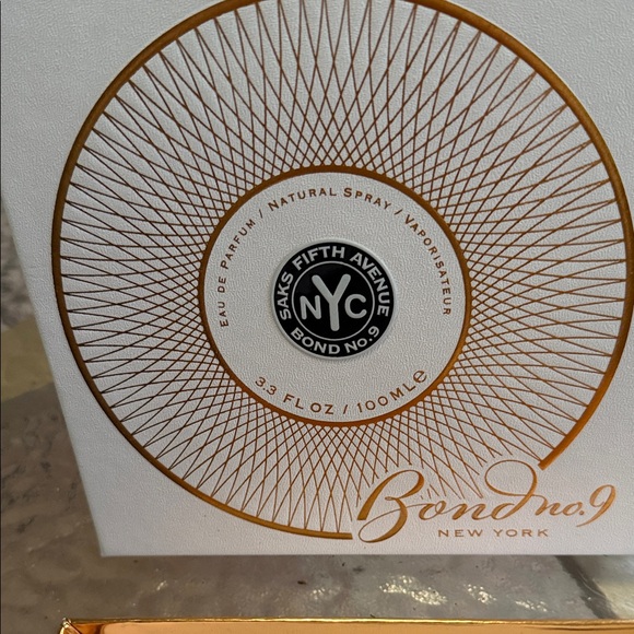 Bond No. 9 New York Black and White Signature Scent - Picture 3 of 5